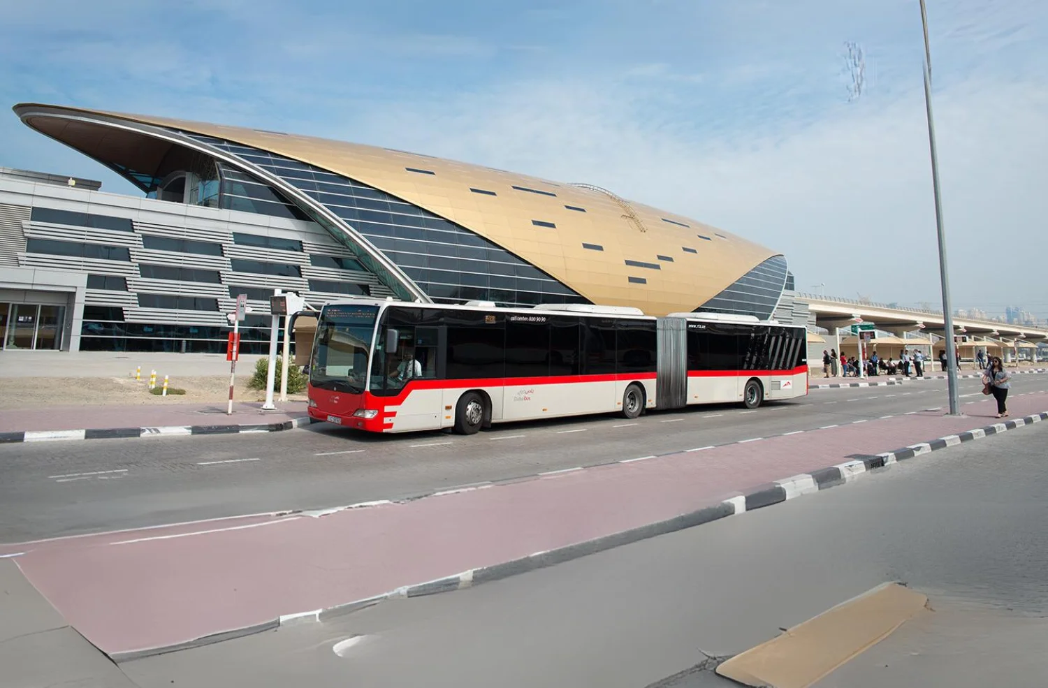 ALT کوتاه انگلیسی:  Bus in Business Bay Dubai
